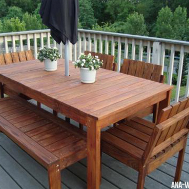 DIY patio table! Isn't this amazing?