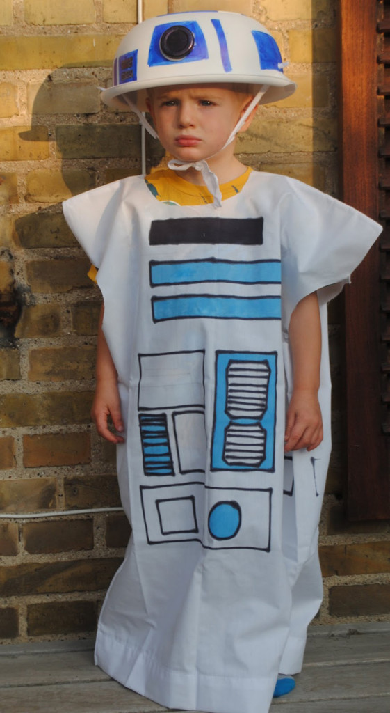 R2D2 costume tutorial - no sewing!