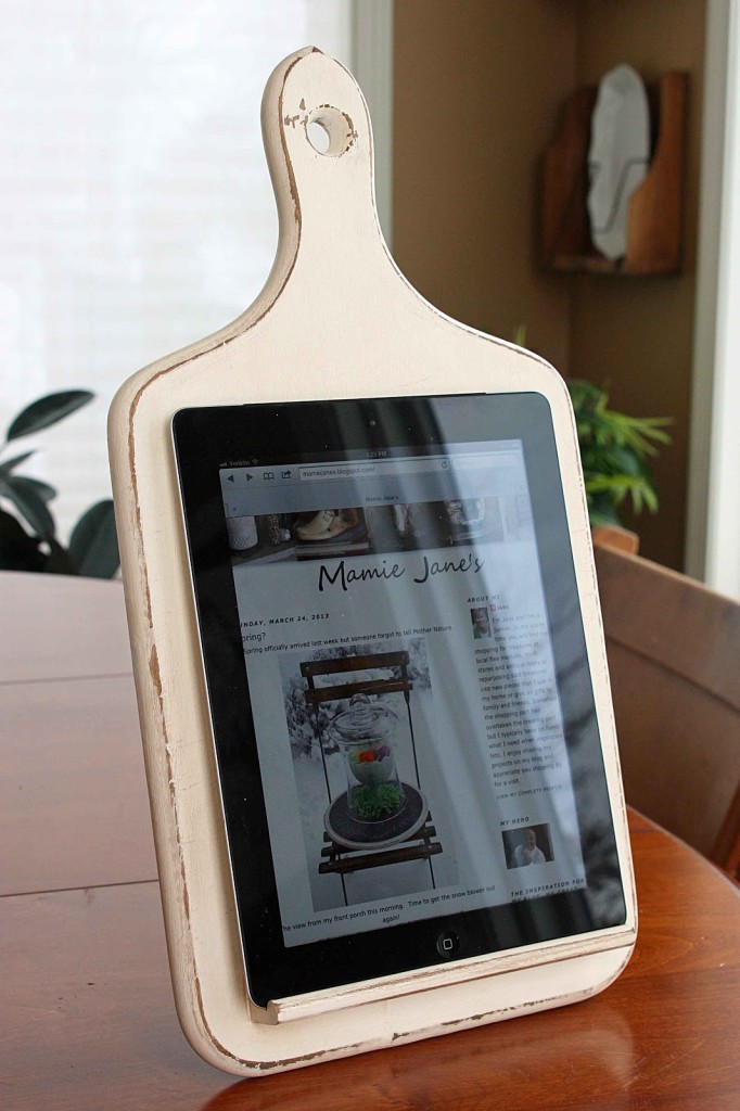 Kitchen tablet holder tutorial & other great, inexpensive DIY gifts to make