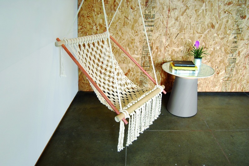 Awesome macrame hanging sling chair instructions. 