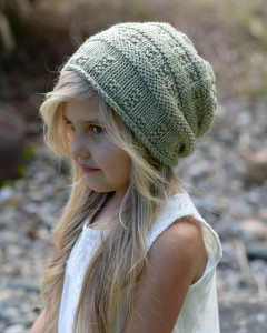 Lots of adorable crochet hat patterns for girls!
