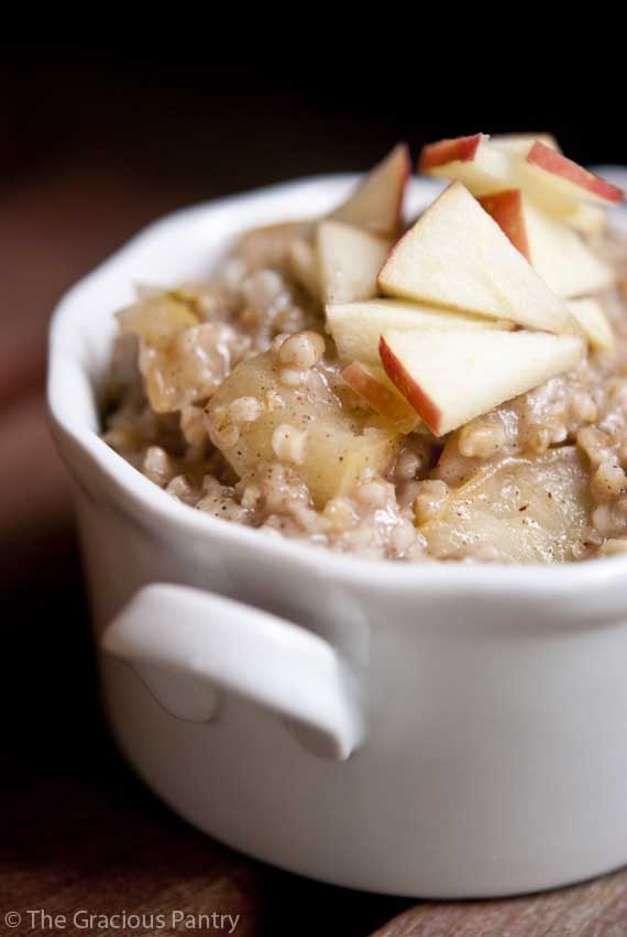 apple pie oatmeal - clean eating breakfast recipe