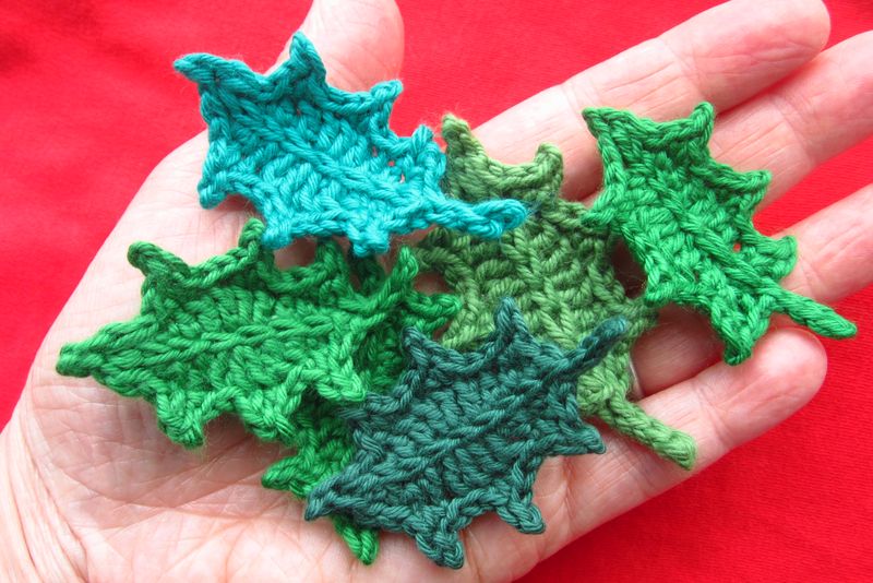 Crochet holly leaves tutorial