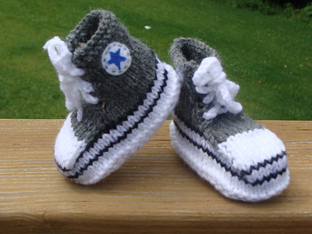 Crochet converse hot sale slippers pattern