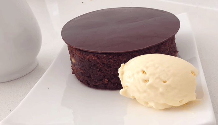 molten chocolate cake recipe - MUST TRY!