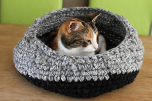 Crocheted cat pod tutorial