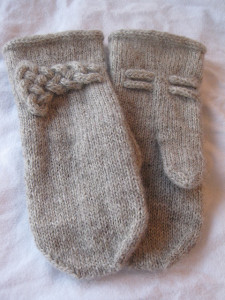 Adorable FREE mittens pattern
