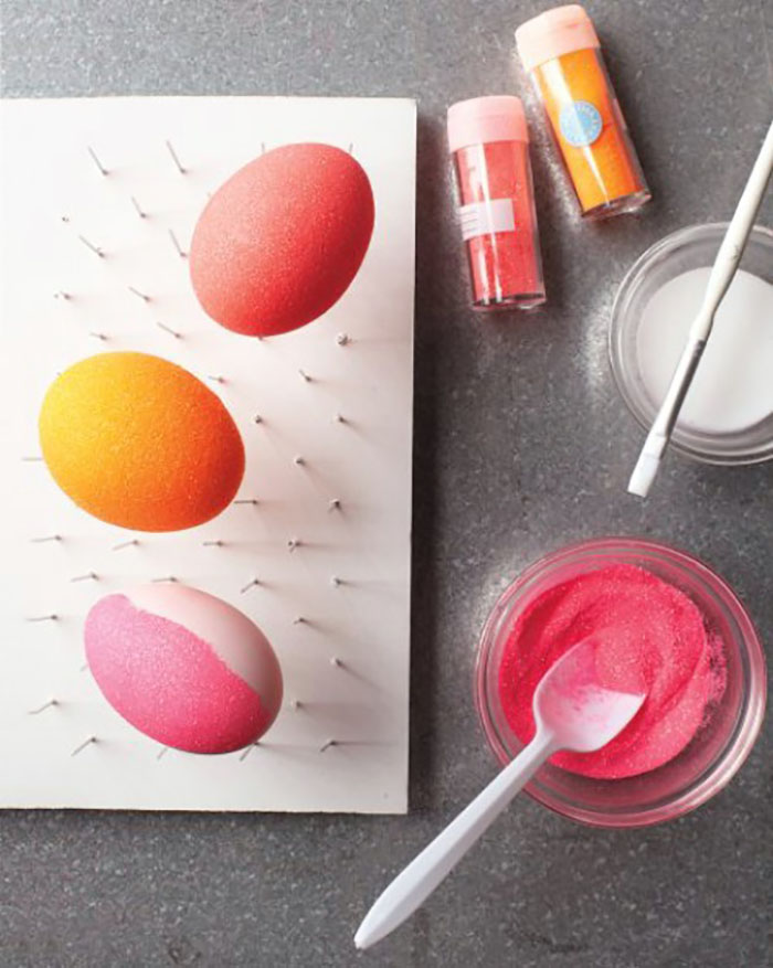 DIY neon glitter eggs