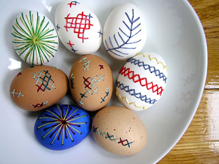 Stitched eggs - DIY