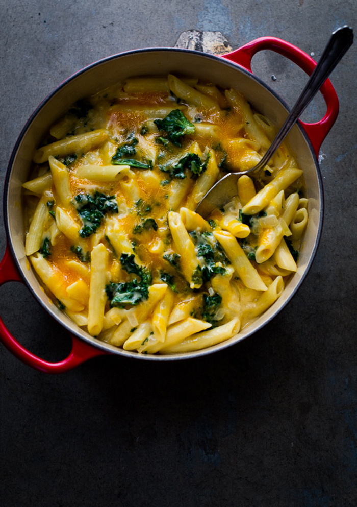 One Pot Stovetop Creamy Kale Mac and Cheese 