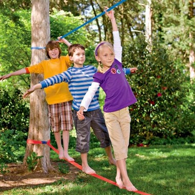 How to put up a slackline in your backyard