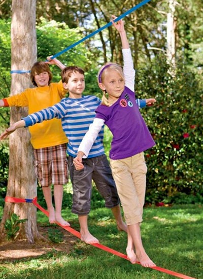 How to put up a slackline in your backyard