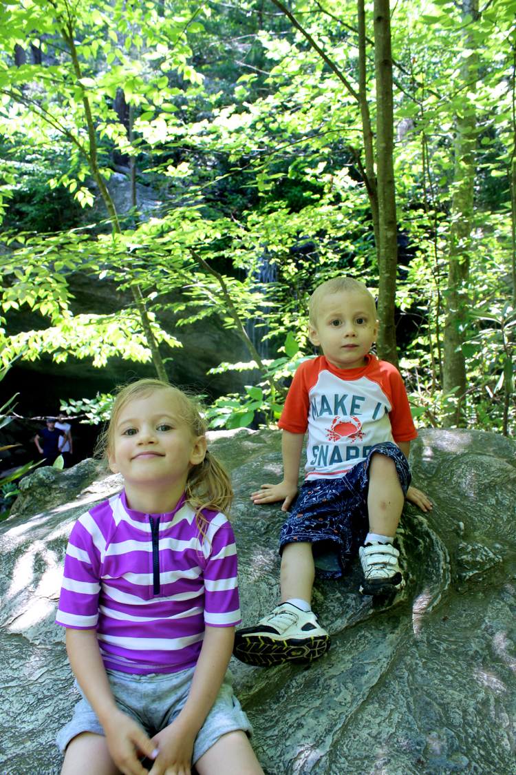 take good breaks when hiking with kids