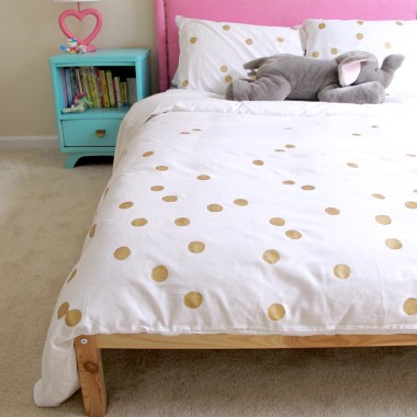 Make this gorgeous (and easy) duvet cover!