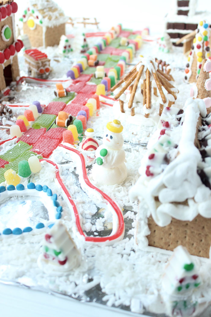 16 Fun Gingerbread House Tutorials and Ideas