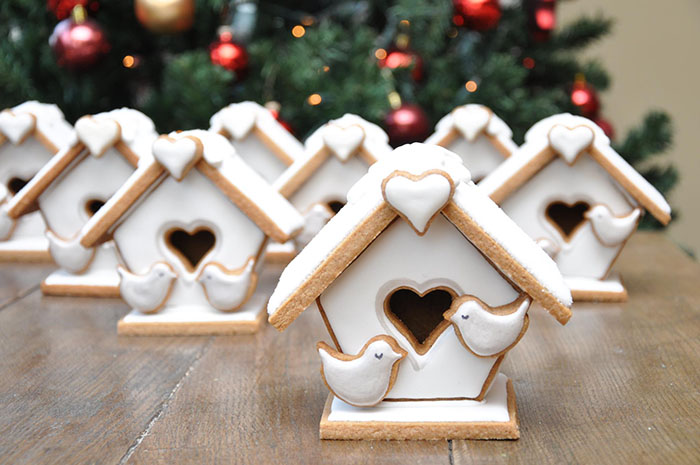 16 Fun Gingerbread House Tutorials and Ideas