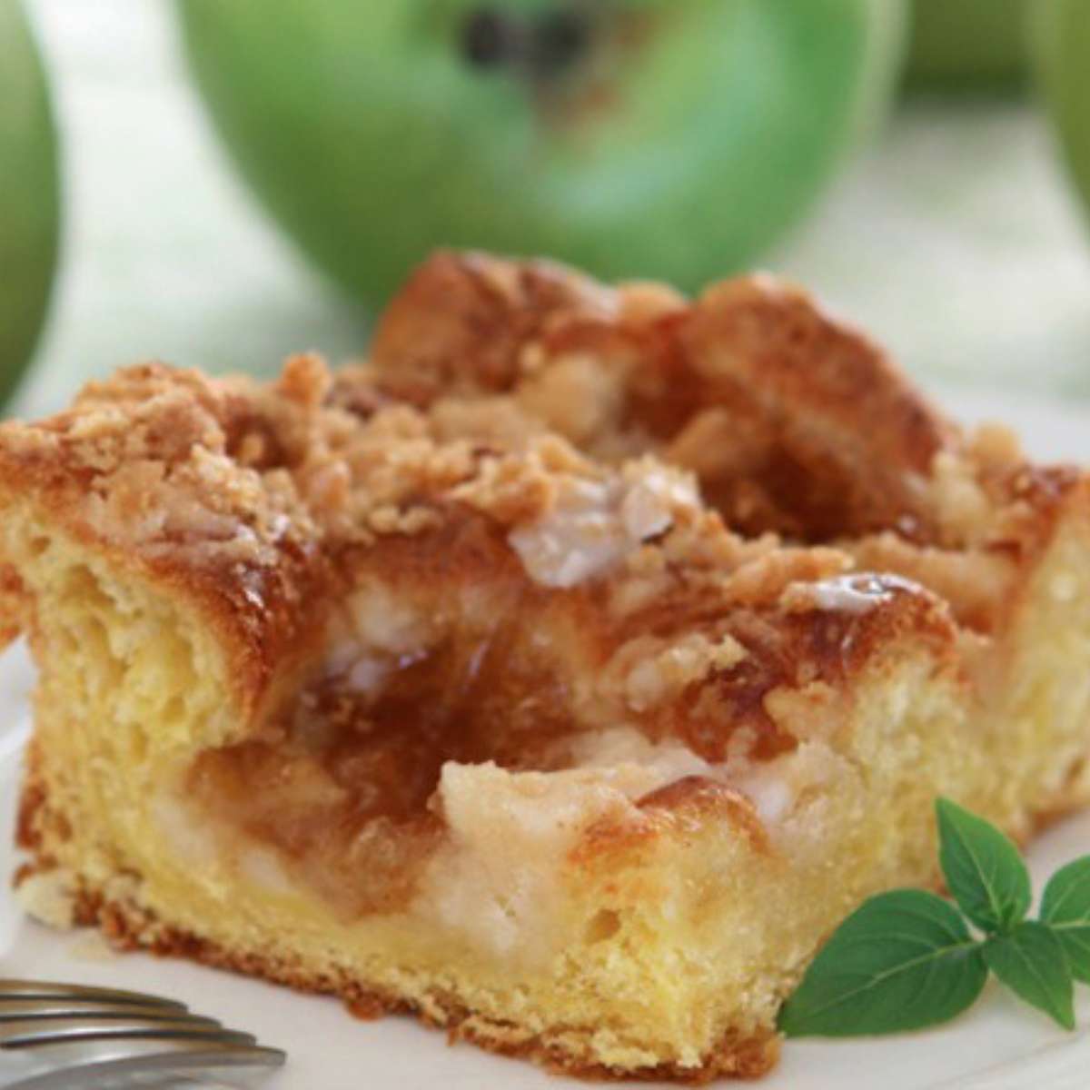 Slice of slow cooker apple pie coffee cake on a plate.