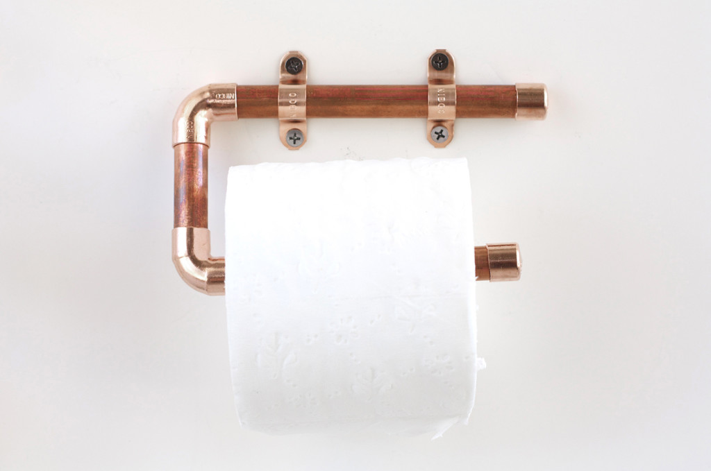 DIY - Recessed Toilet Paper Holder - Remodelando la Casa