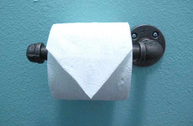 DIY - Recessed Toilet Paper Holder - Remodelando la Casa