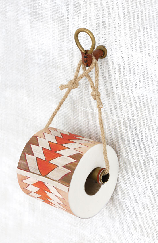 DIY - Recessed Toilet Paper Holder - Remodelando la Casa