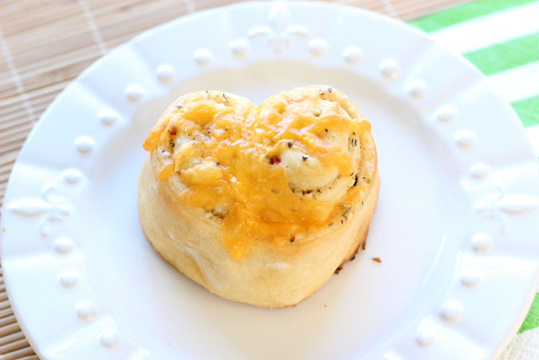 Cheesy garlic roll on a plate.