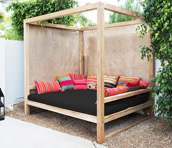 DIY Outdoor Daybed