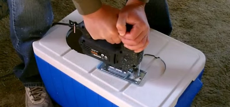 Man makes his how air conditioner out of a coleman cooler