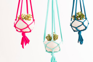 Macrame Plant Hanger Tutorial and other amazing macrame projects