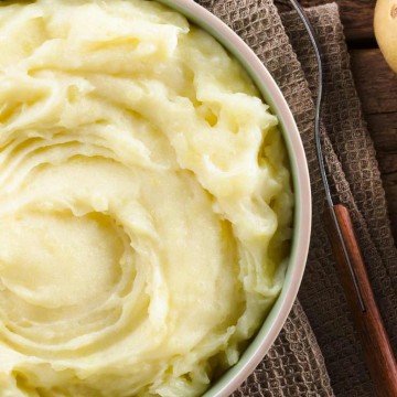 bowl of creamy mashed potatoes.