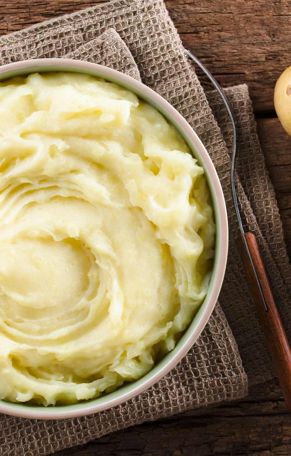 bowl of creamy mashed potatoes.