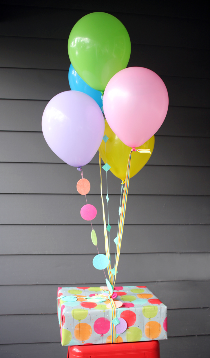 diy balloon birthday gift wrap plus free printable birthday card