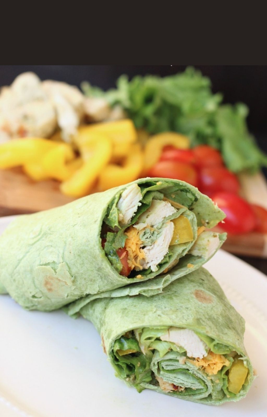 https://andreasnotebook.com/wp-content/uploads/2022/05/pesto-chicken-wrap.jpg