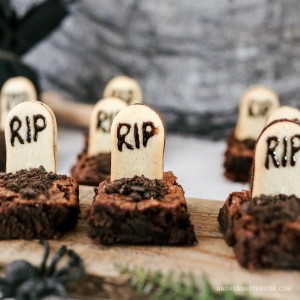 spooky RIP headstone brownies.