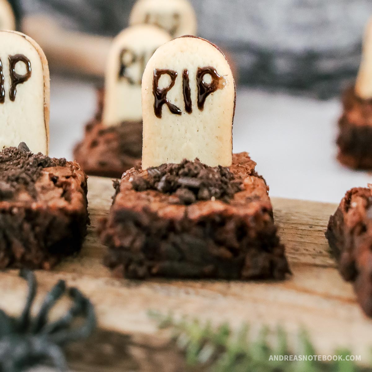spooky RIP headstone brownies.